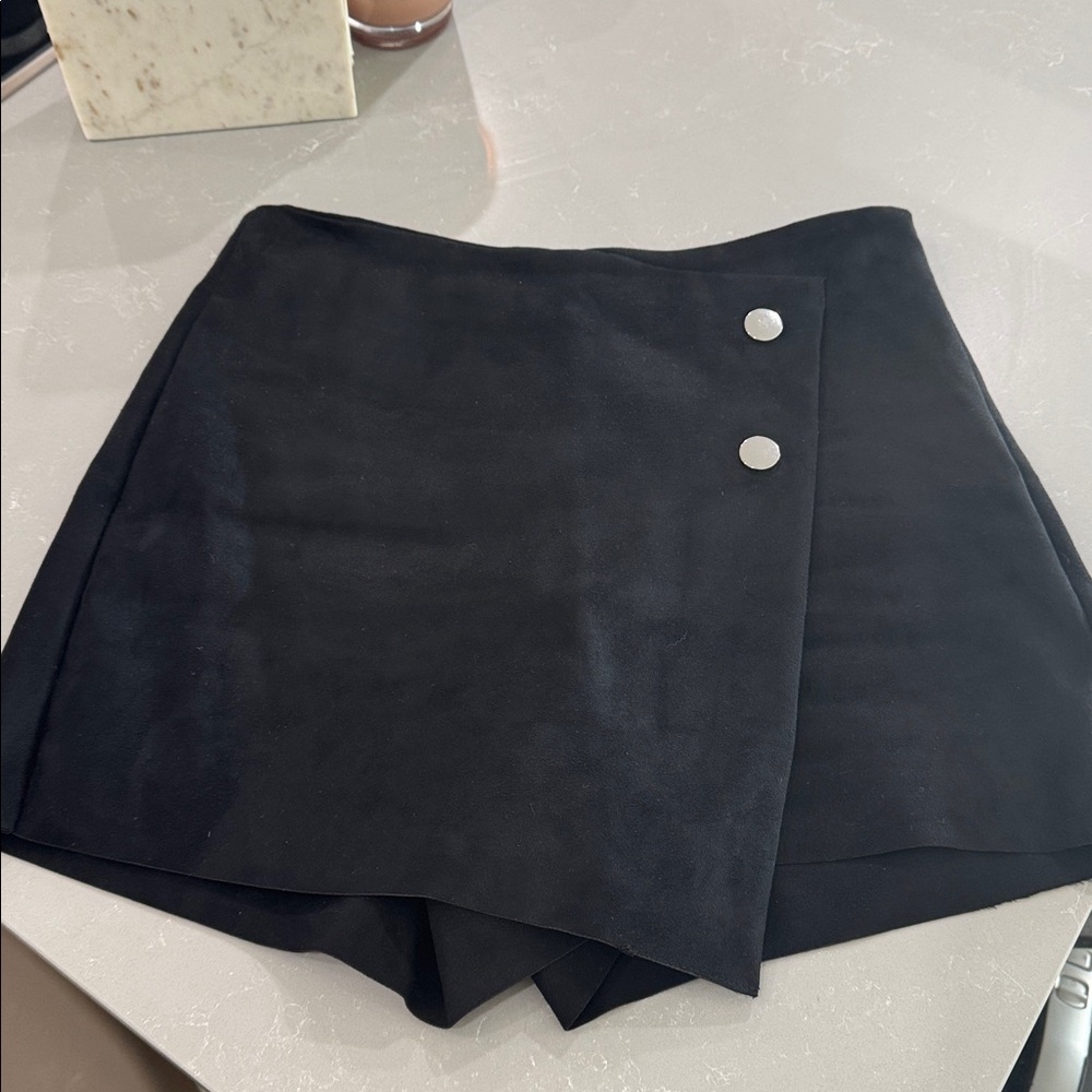 Zara Basic Black Skort With Metallic Accents - image 1